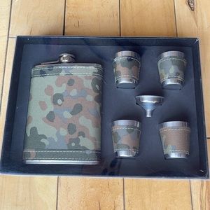 Camouflage Flask & 4 Shot Glass Gift Set